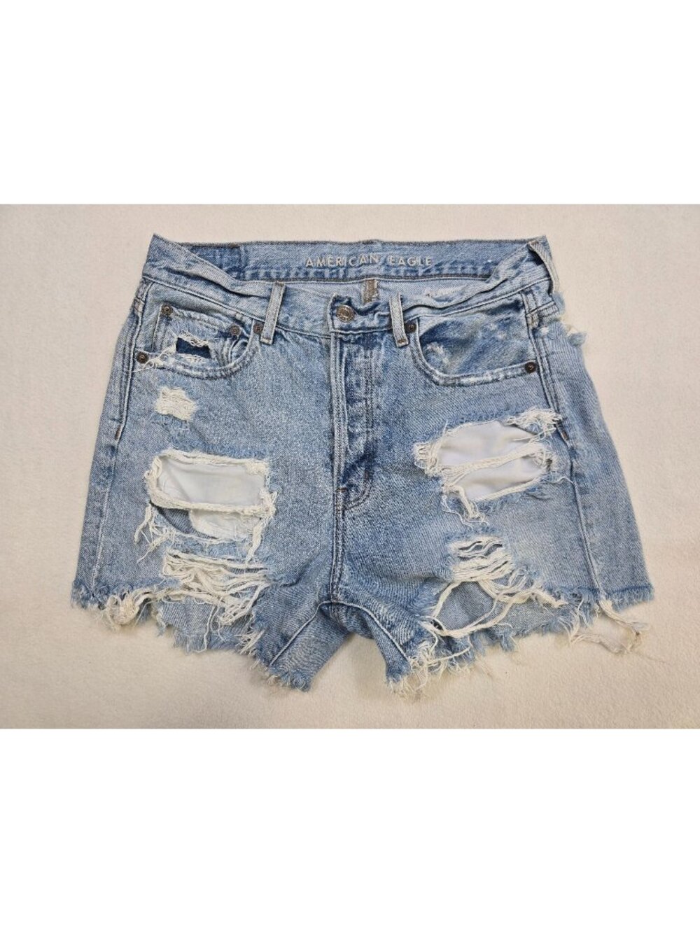 American Eagle Distressed High-Rise 90s Boyfriend Short Size 4 Light Wash